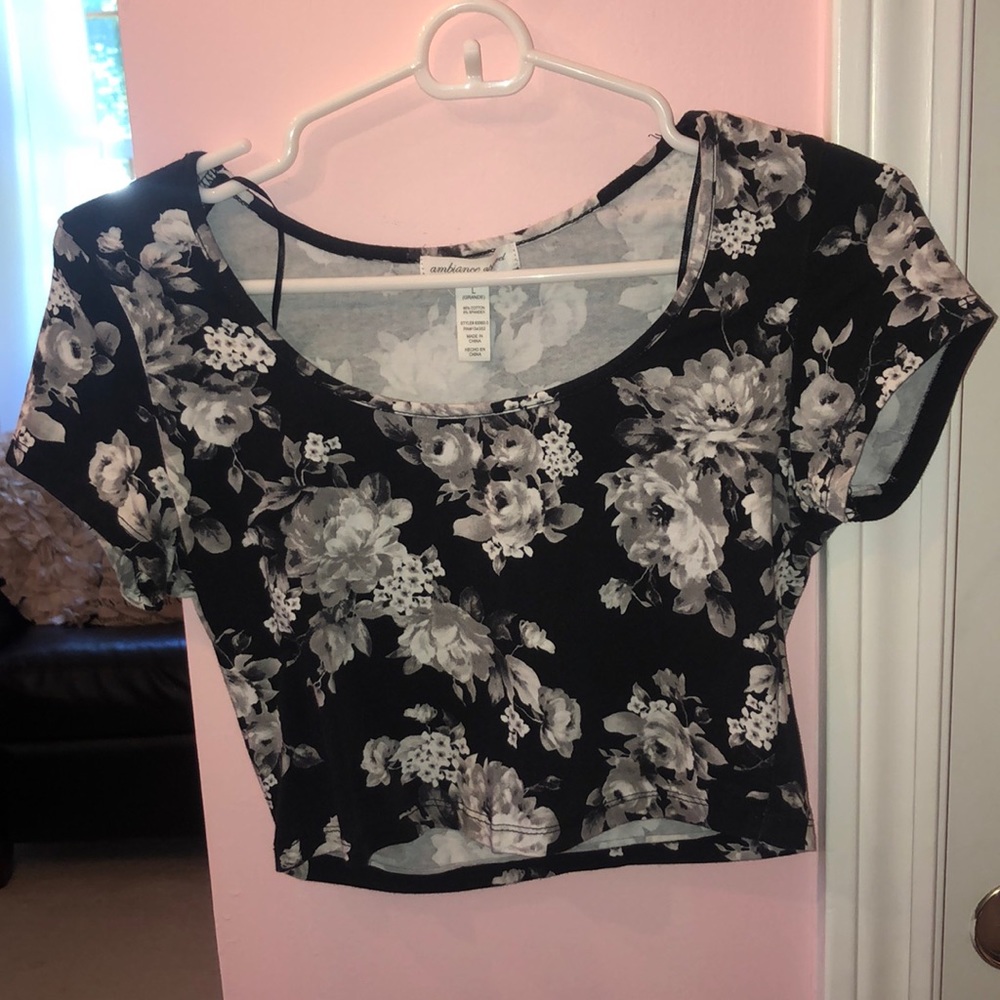 Black and white floral crop top